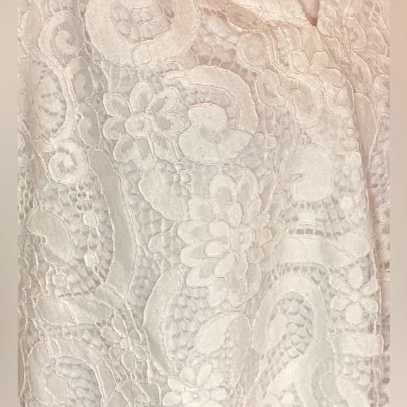 Elegant Lace Cream Top - Picture 2 of 16